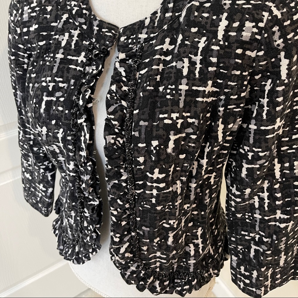 Beautiful Jacket With Ruffled Edges - image 8